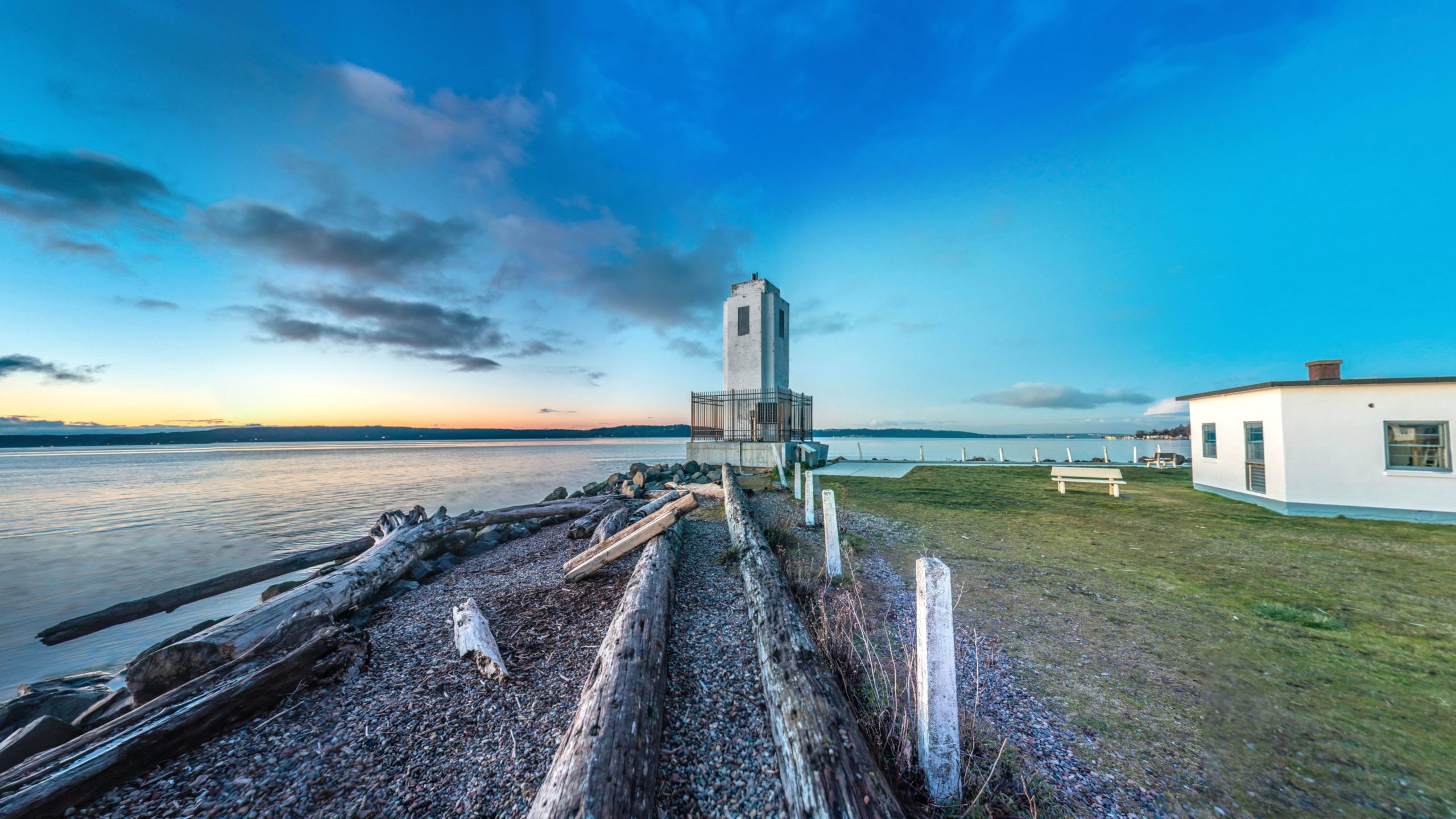 360° Photos & Virtual Tour of Browns Point Lighthouse. The Browns Point Lighthouse is a lighthouse located near Tacoma on Browns Point at the east entrance to Puget Sound’s Commencement Bay, Pierce County, Washington.